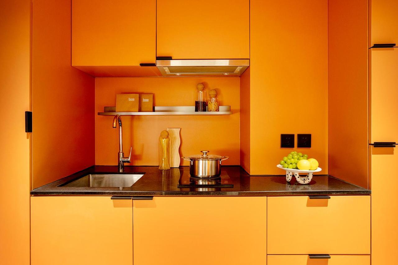 Base-Beijing Wangfujing Serviced Apartment- In Hutong &Bike Rental &Close To Forbidden City, Tian'Anmen Square &Subway Nearby &Free Coffee &Washing Machine,Kitchen &Restaurant Discount &English Speaking &High Speed Free Wifi Zewnętrze zdjęcie A typical kitchen