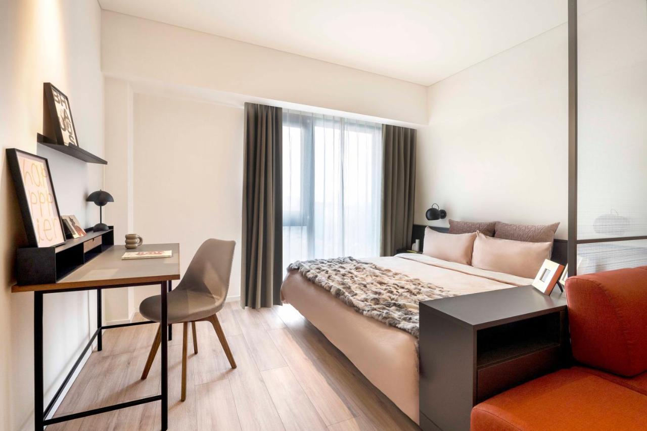 Base-Beijing Wangfujing Serviced Apartment- In Hutong &Bike Rental &Close To Forbidden City, Tian'Anmen Square &Subway Nearby &Free Coffee &Washing Machine,Kitchen &Restaurant Discount &English Speaking &High Speed Free Wifi Zewnętrze zdjęcie Bedroom