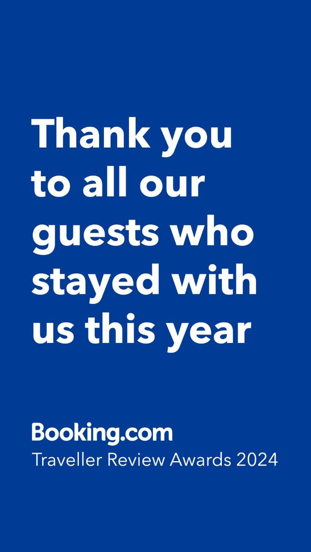 Base-Beijing Wangfujing Serviced Apartment- In Hutong &Bike Rental &Close To Forbidden City, Tian'Anmen Square &Subway Nearby &Free Coffee &Washing Machine,Kitchen &Restaurant Discount &English Speaking &High Speed Free Wifi Zewnętrze zdjęcie The 2019 logo