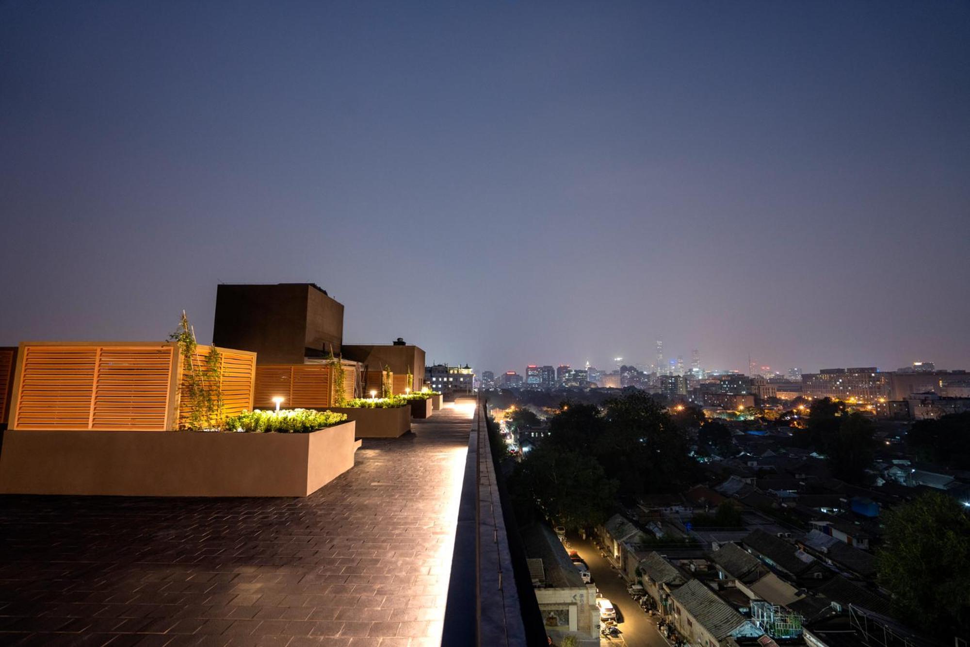 Base-Beijing Wangfujing Serviced Apartment- In Hutong &Bike Rental &Close To Forbidden City, Tian'Anmen Square &Subway Nearby &Free Coffee &Washing Machine,Kitchen &Restaurant Discount &English Speaking &High Speed Free Wifi Zewnętrze zdjęcie View from the rooftop