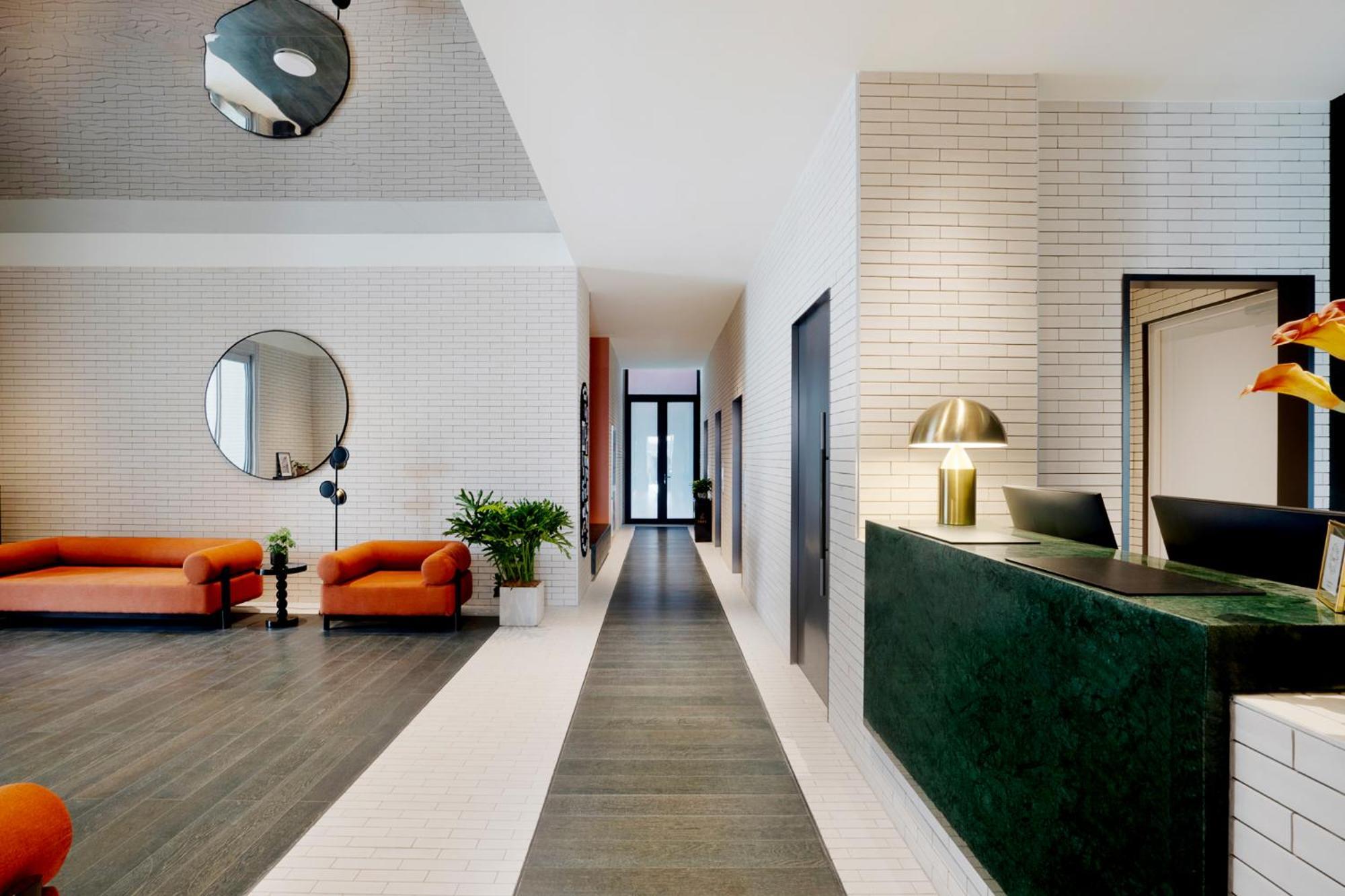Base-Beijing Wangfujing Serviced Apartment- In Hutong &Bike Rental &Close To Forbidden City, Tian'Anmen Square &Subway Nearby &Free Coffee &Washing Machine,Kitchen &Restaurant Discount &English Speaking &High Speed Free Wifi Zewnętrze zdjęcie The lobby of 100 East 53rd Street