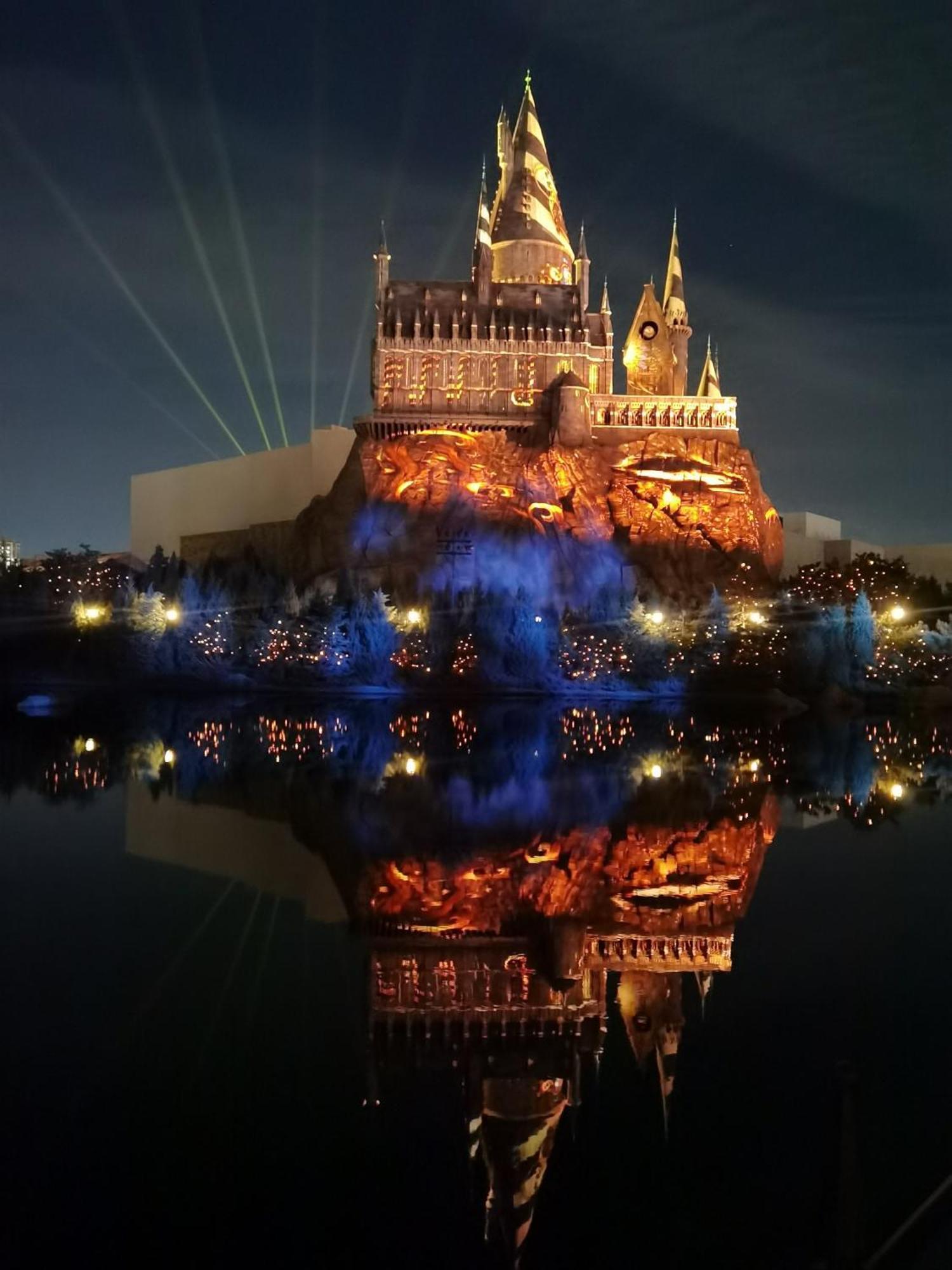 Base-Beijing Wangfujing Serviced Apartment- In Hutong &Bike Rental &Close To Forbidden City, Tian'Anmen Square &Subway Nearby &Free Coffee &Washing Machine,Kitchen &Restaurant Discount &English Speaking &High Speed Free Wifi Zewnętrze zdjęcie The show at Disneyland